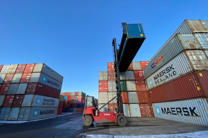 Containerverladung bei Kölner Spedition 