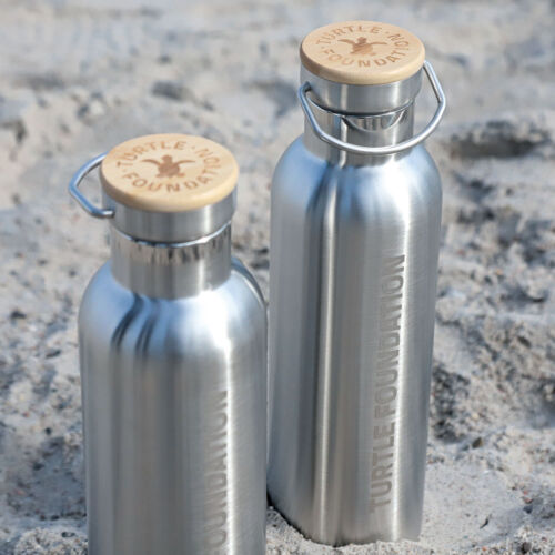 Turtle-Foundation-Thermosflasche aus Edelstahl mit Bambusdeckel